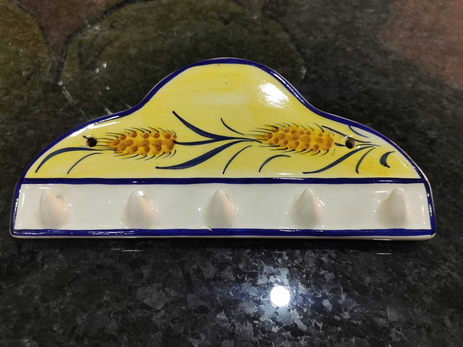 Conjunto pratos, açucareiro, bule, terrina, suporte pegas