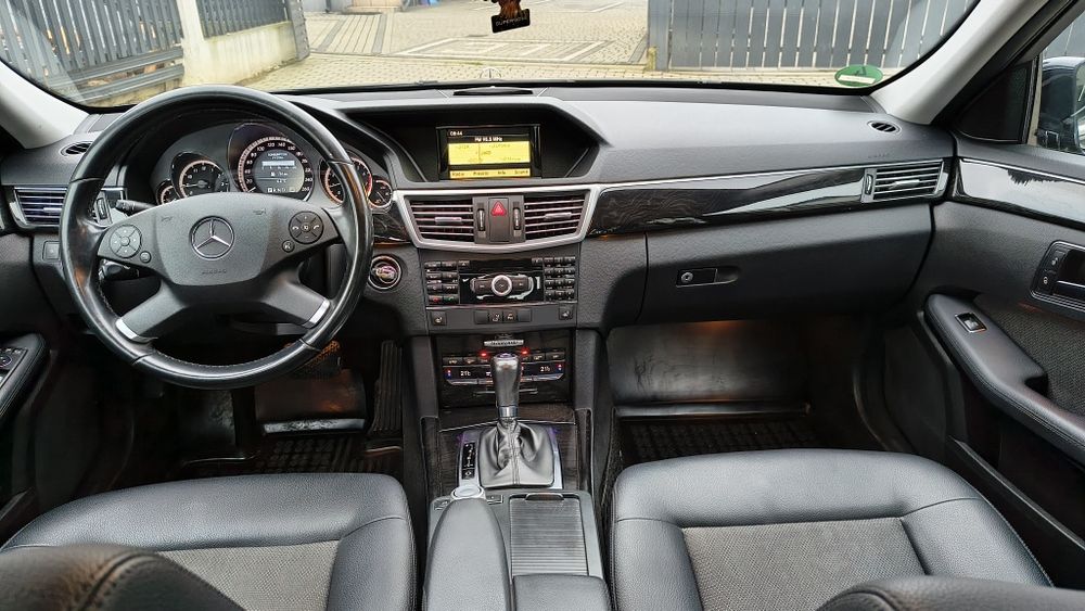 Mercedes E-klasa, E200 benzyna, Avantgarde, automat, 2xkola,