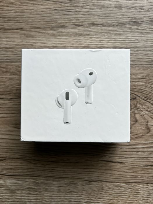 Airpods pro 3.