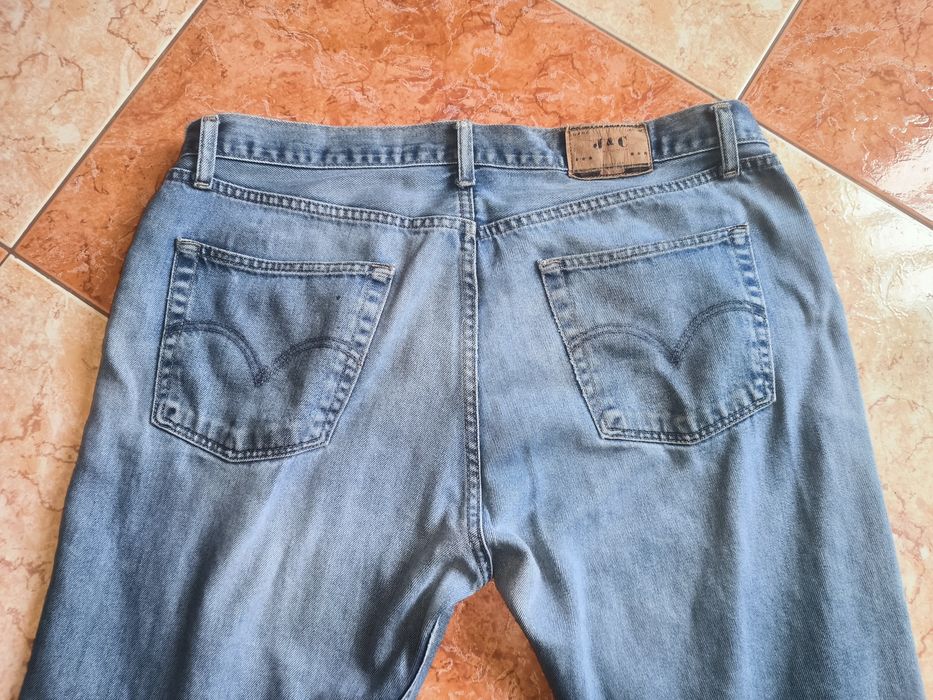 Calças de denim clássico