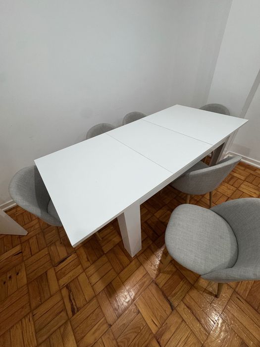 Mesa de Jantar extensível com 6 cadeiras