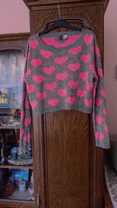 Crop Top szary w różowe serduszka z długim rękawem H&M