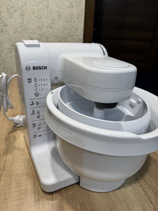 Кухонний комбайн Bosch Mum 4