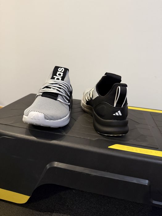 2 pares de tenis novos. Asics e adidas