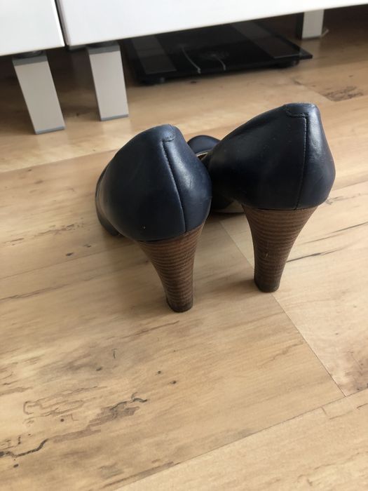 Buty na obcasie Geox 38 granatowe