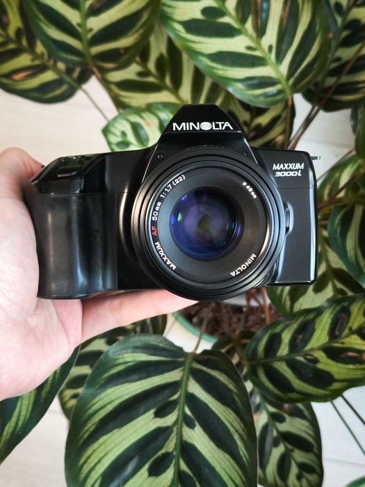 Плівкова камера Minolta Maxxum 3000i з об'єктивом AF 50mm f/1.7