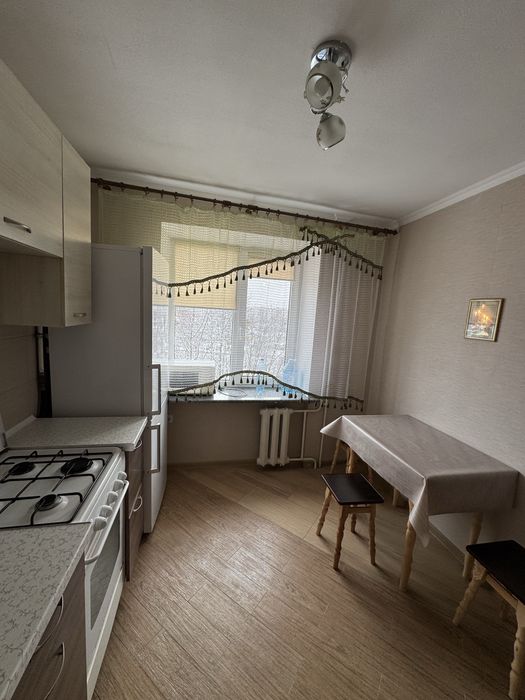 Здається 1 кімнатна на Вацківському з ремонтом.