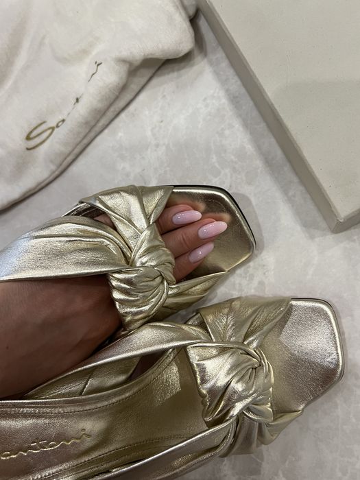 Босоножки Santoni!