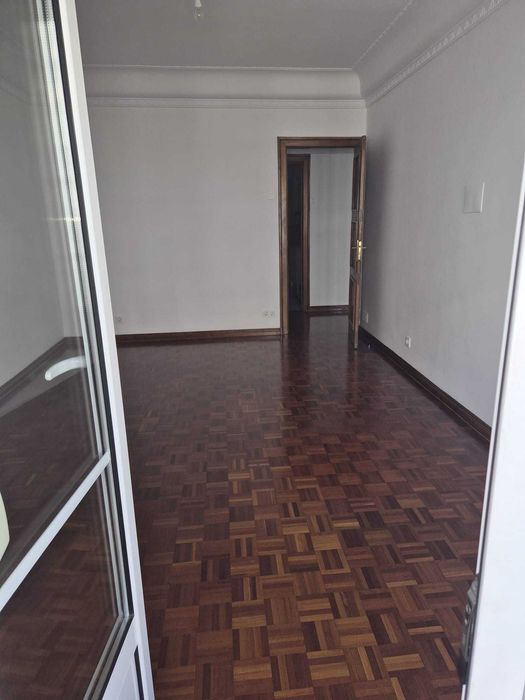T5 Remodelado - Av. Duque Loulé!!!!