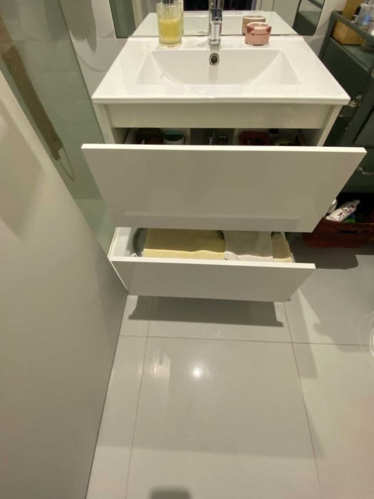 Móvel WC suspenso com lavatório, torneira e válvula. 60x47x69