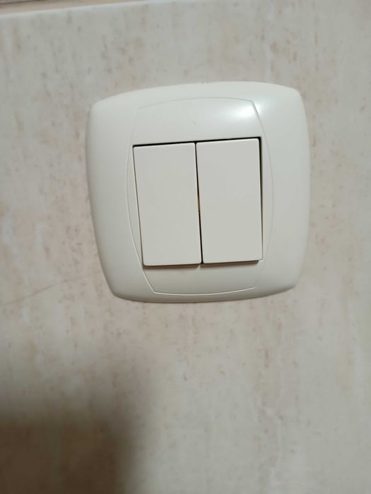 Tomadas  e interruptores elétricos antigos