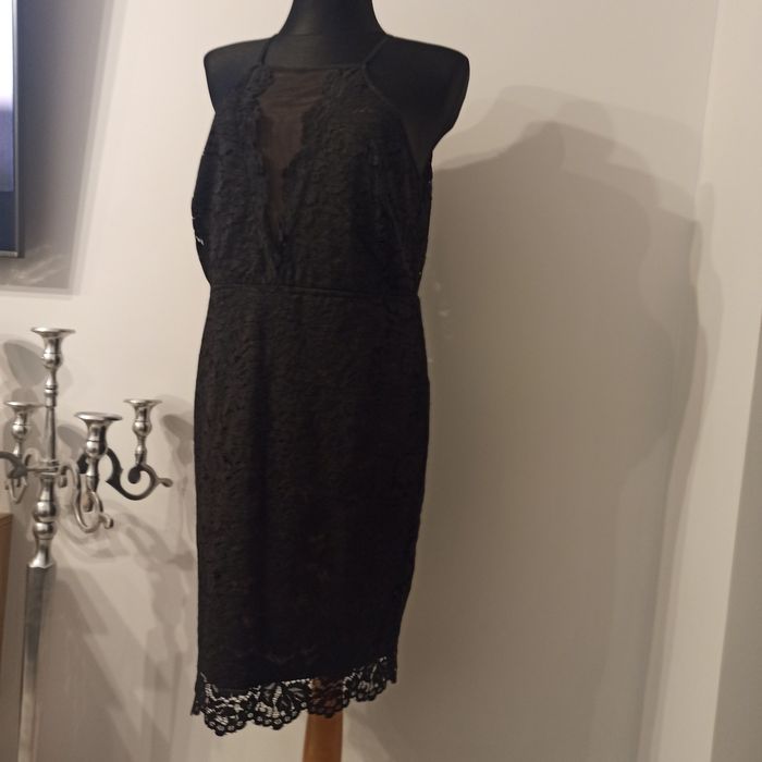 Czarna koronkowa sukienka New Look