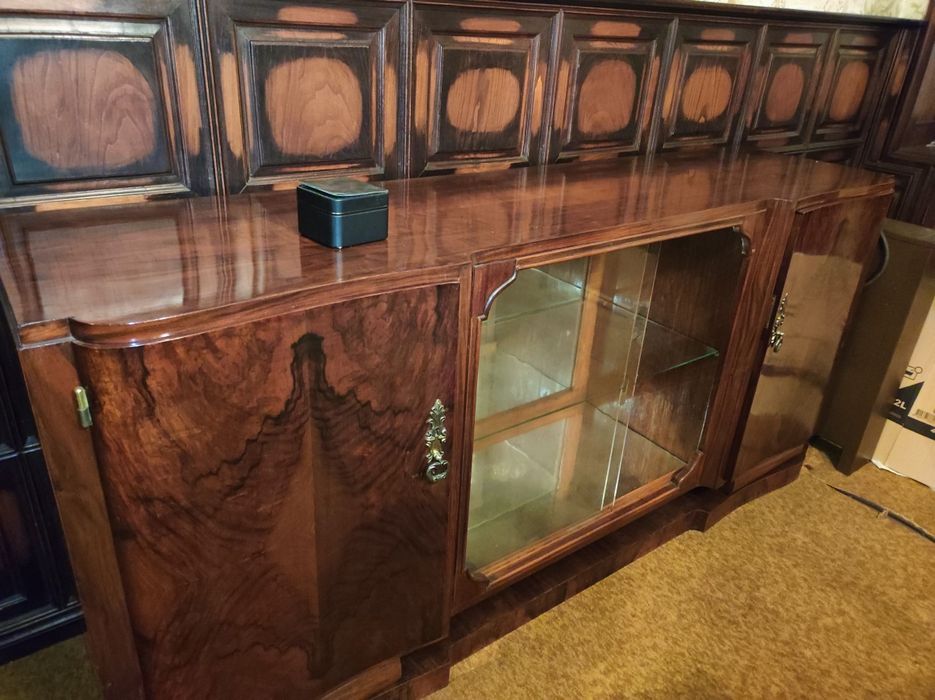 Vendo moveis antigos dos anos 50/60 em muito bom estado conservação.