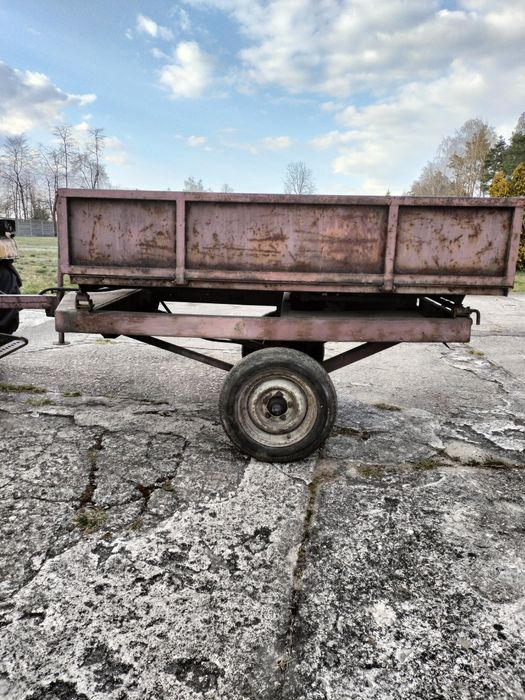 Przyczepa gospodarcza jednoosiowa wywrotka.