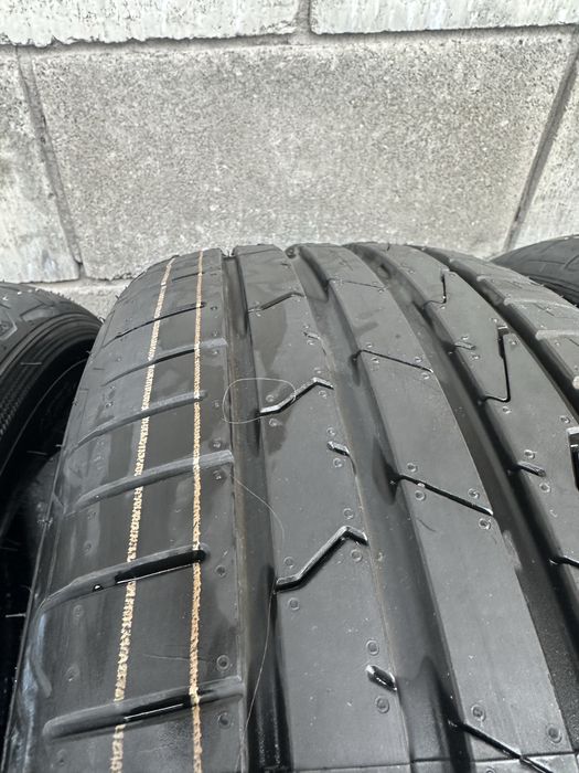 Продам шини  нові Hankok 215 55 17