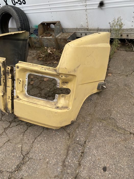 Крыло переднее правое, левое Mercedes Rex 609, 709, 711, 811 Vario