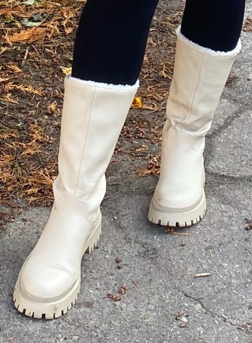 Осінні сапожки бежеві