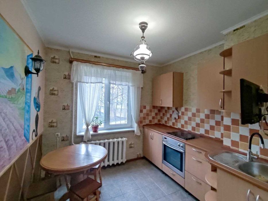 Оренда 3 кімнатної  квартири Добровольського проспект.