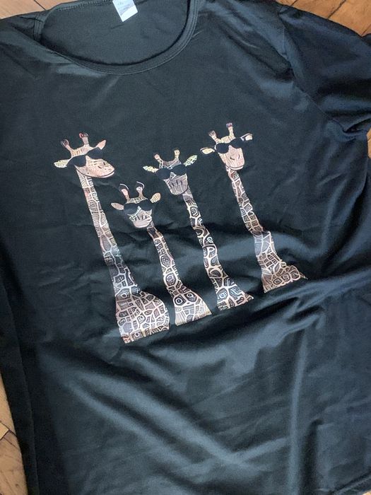 Футболка з жирафами