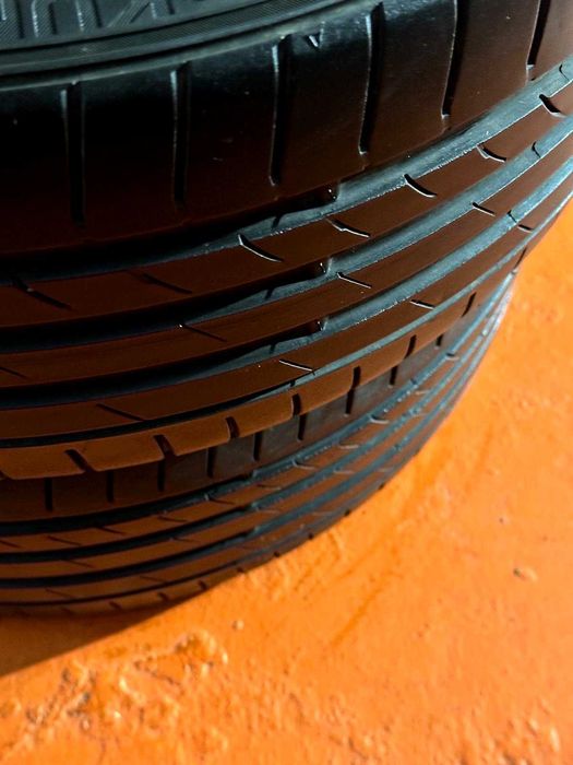 Pneus Kumho Ecsta PS71 - 235/30/20 - Excelentes