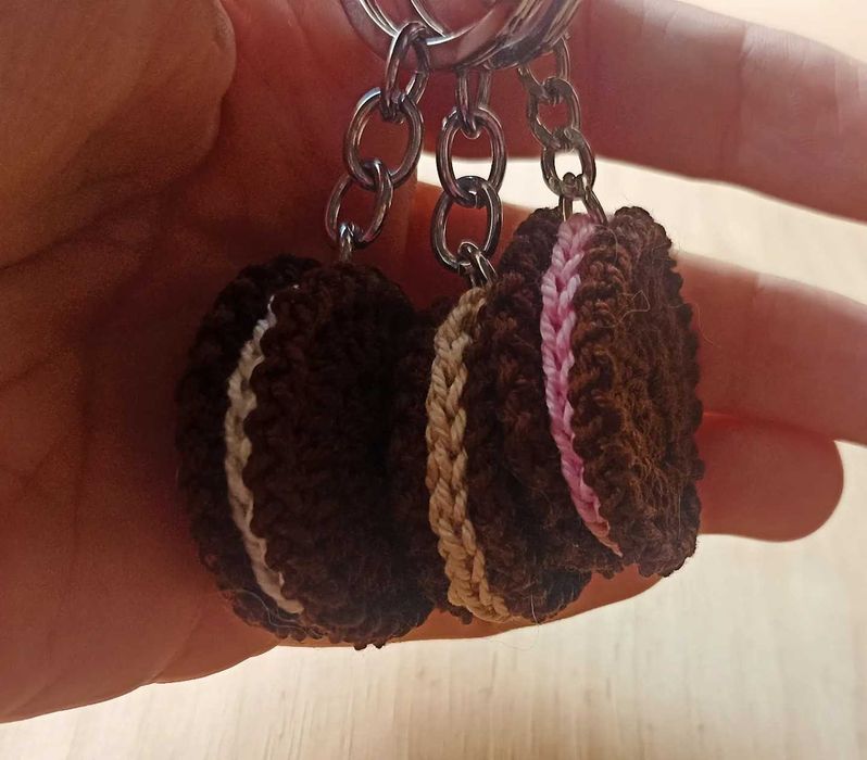 Porta-chaves Bolacha Oreo em Croché