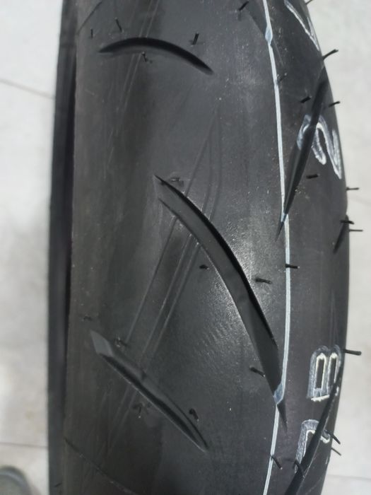 pneu novo  mota 120/70/17  brisdgestone battlax s, 21
