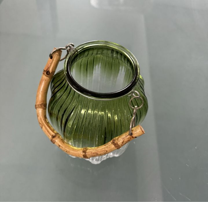 Pewueno jarrinho decorativo em vidro muito bonito
