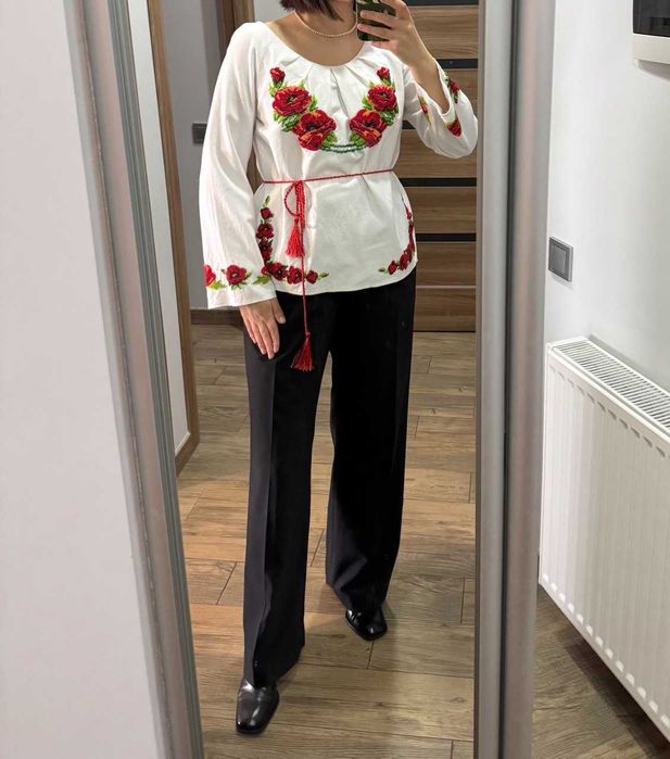 Вишиванка жіноча ручної роботи бісером (Чехія) Маки