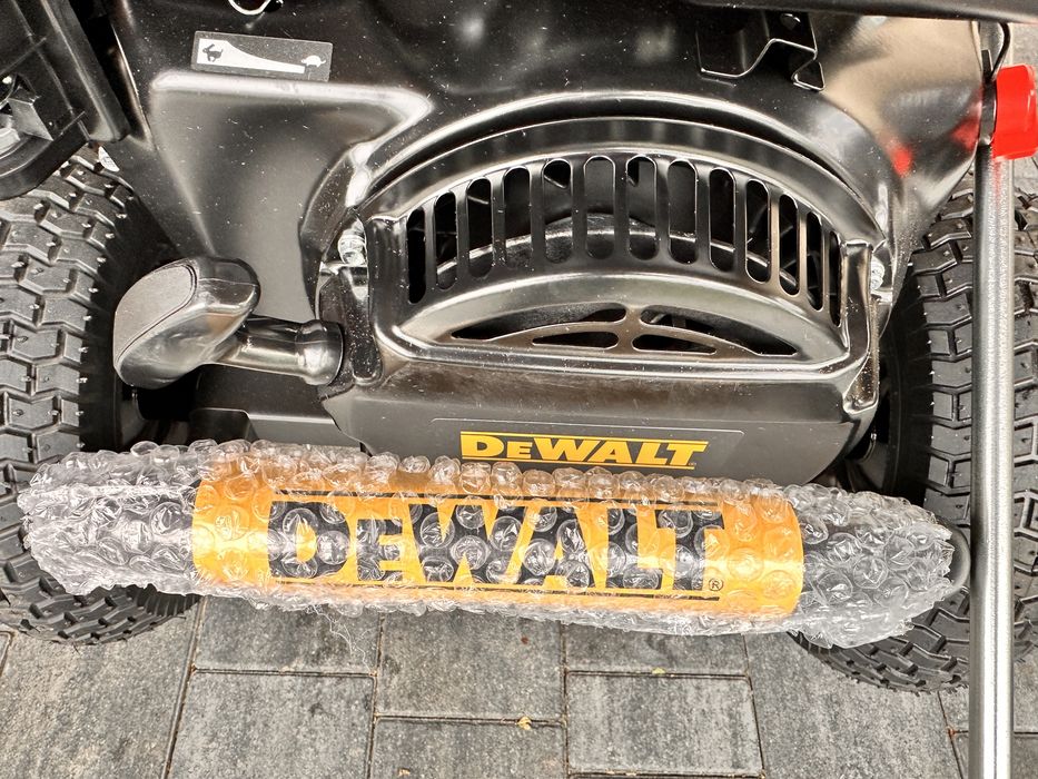 Myjka ciśnieniowa spalinowa 303 Bar  DEWALT - 15KM Nowa Gwar 303 BAR