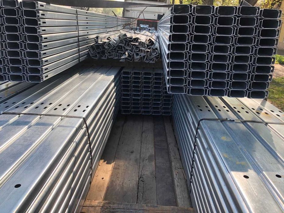 Профиль оцинкованный ЛСТК Омега Ригель Уголок облегченный от завода