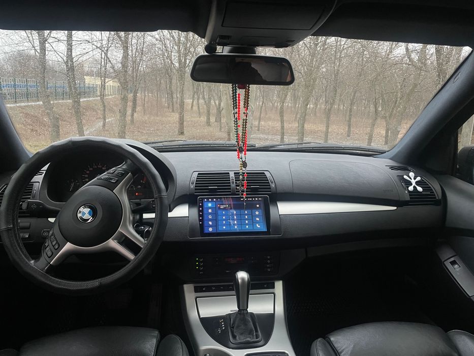 Автомобіль BMW X5