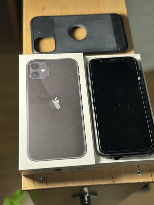 Zestaw Apple iPhone 11 64GB Czarny – świetny stan + pokrowiec