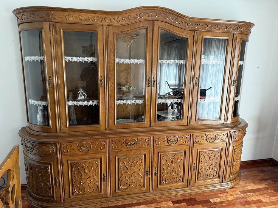 Móvel de sala estilo antigo em madeira maciça em ótimo estado