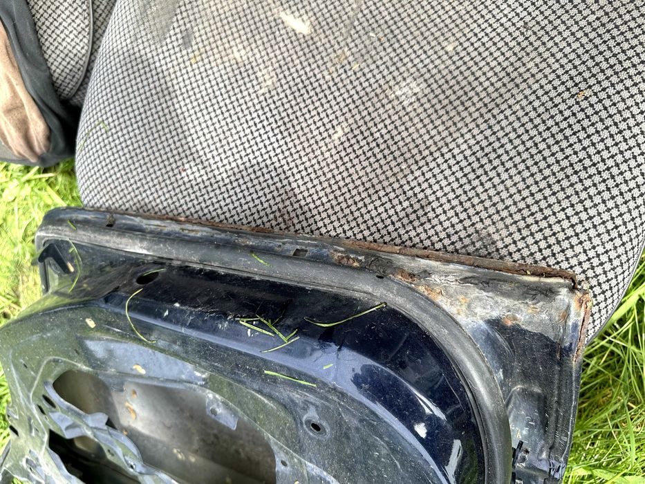 Задня права синя дверка БМВ е46 седан синій колір правая дверь двері