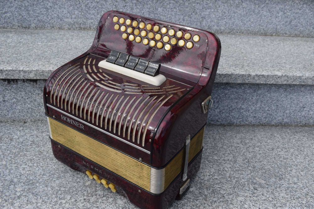 HOHNER Concertina, 3-Voice, A-Tuned, Model No. 21564283975331713122