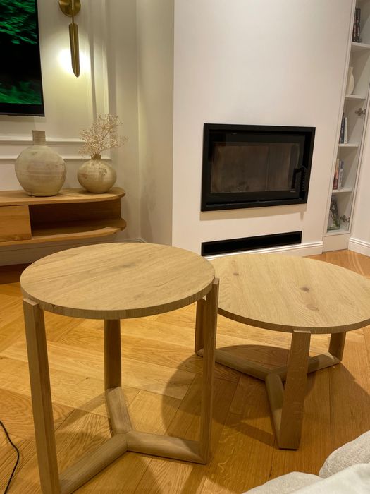 Sprzedam stoliczku kawowe  z litego drewna dębowego , włoskie