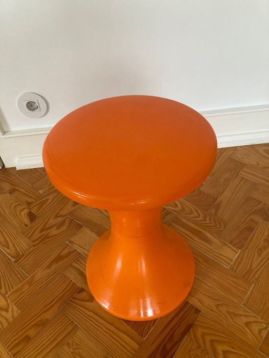 icónico Banco Tam Tam laranja