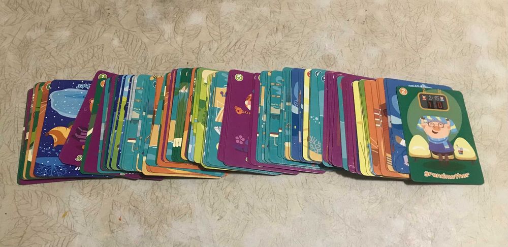 Продам карточки Ninjago 35шт. и Барни 117шт.