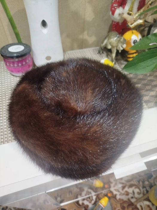 Шапка жіноча, зимова із хутра норка.