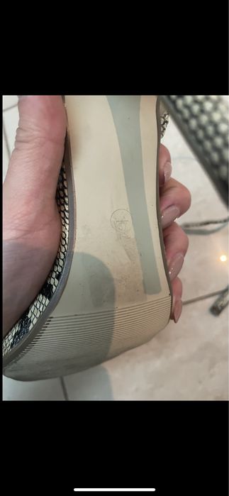 Szpilki nowe wężowe wiązane