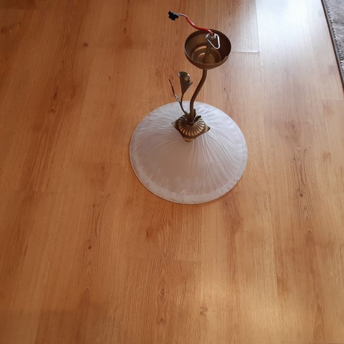 Żyrandol na jedną żarówkę