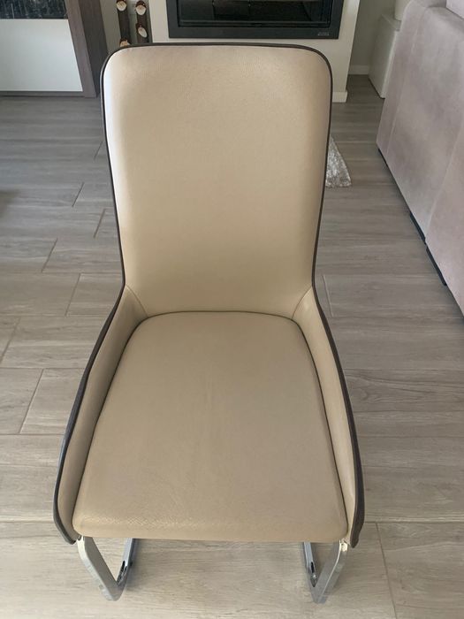 Cadeira de Pele Sintética JOM
