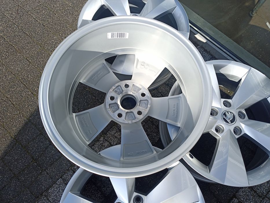 OEM 17" Skoda Superb Octavia Kodiaq Karoq Passat Tiguan Touran j. Nowe