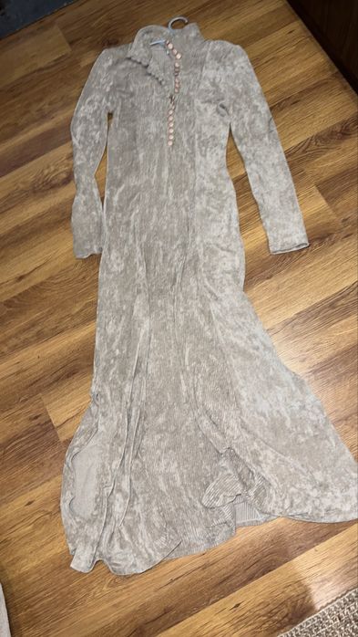 Ciepła długa sukienka dopasowana S 36 styl gotycki