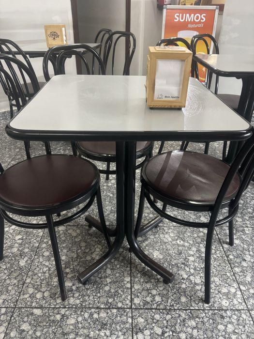 Lote mesas e cadeiras