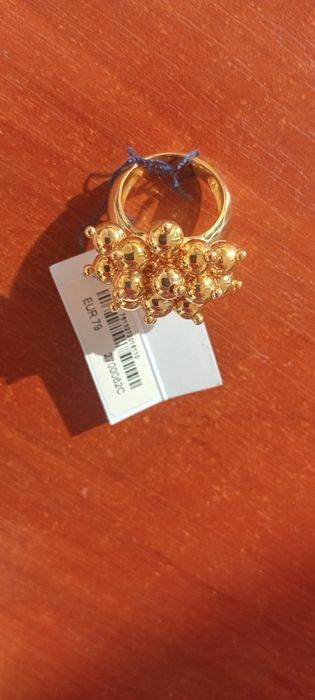 Продам женское кольцо