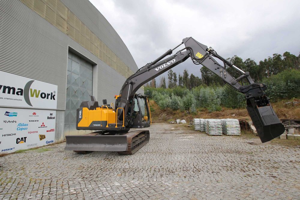 Escavadora Giratória de Rastos  VOLVO EC140EL – TOTALMENTE RECONDICIONADA – GARANTIA 12 MESES / 1.000 HORAS