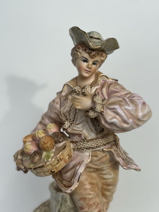 Figurka (Ceramika)wys 32 cm ,stan bardzo dobry