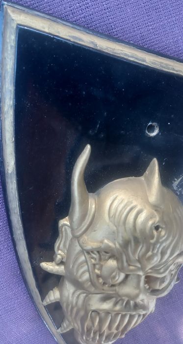 Busto Devil de parede em metal com base de madeira pintada,vintage