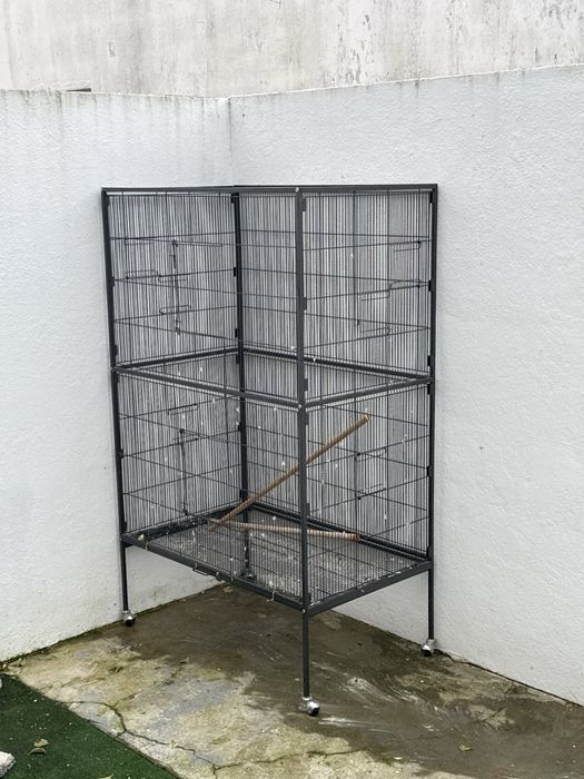 Tenhos duas gaiolas iguais para venda